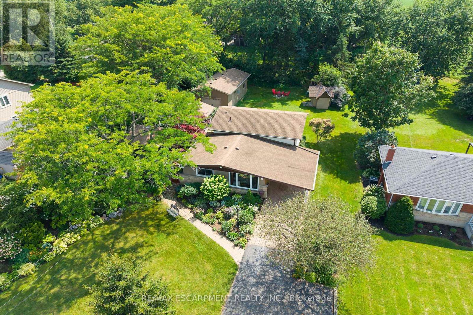 8399 Dickenson Road E Property Photo 50