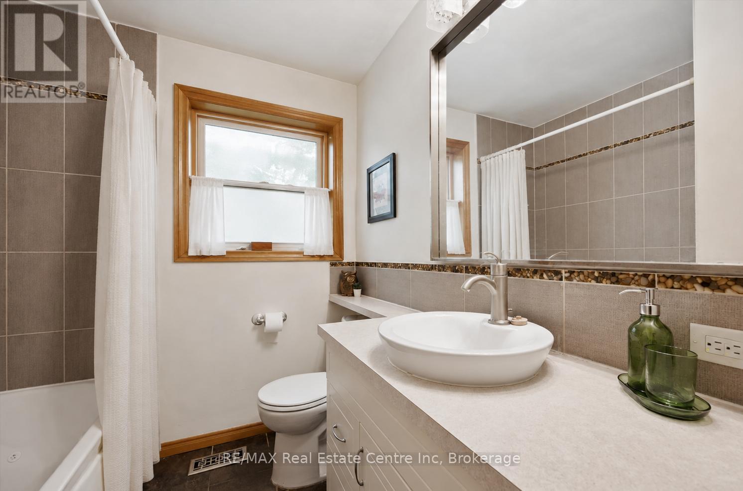 289 Speedvale Avenue E Property Photo 12