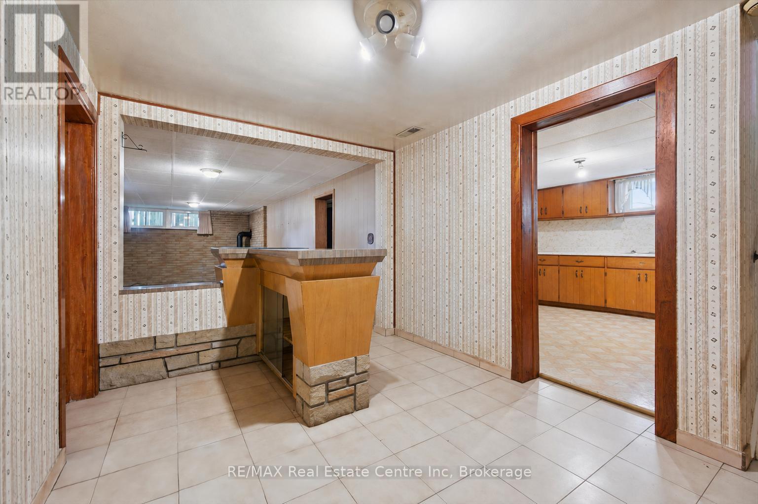 289 Speedvale Avenue E Property Photo 14