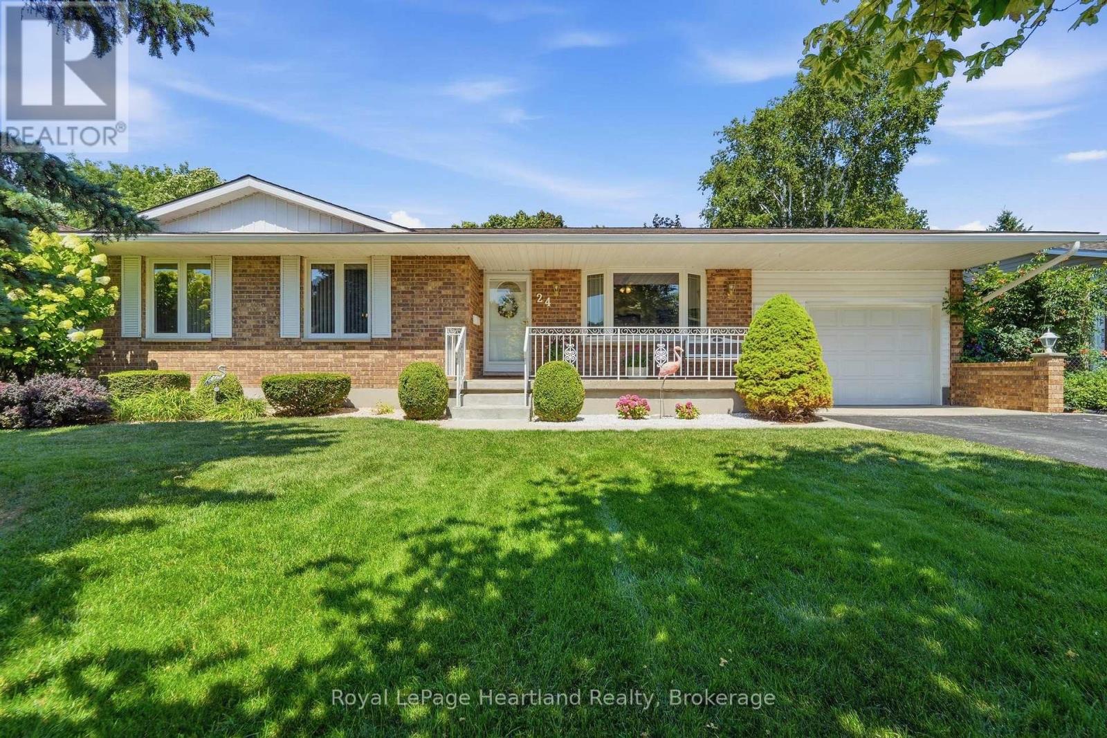 24 LEONARD DRIVE