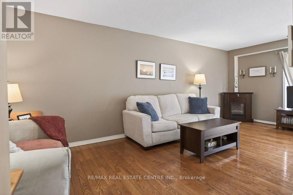 29 - 10 Cadham Boulevard Property Photo 5