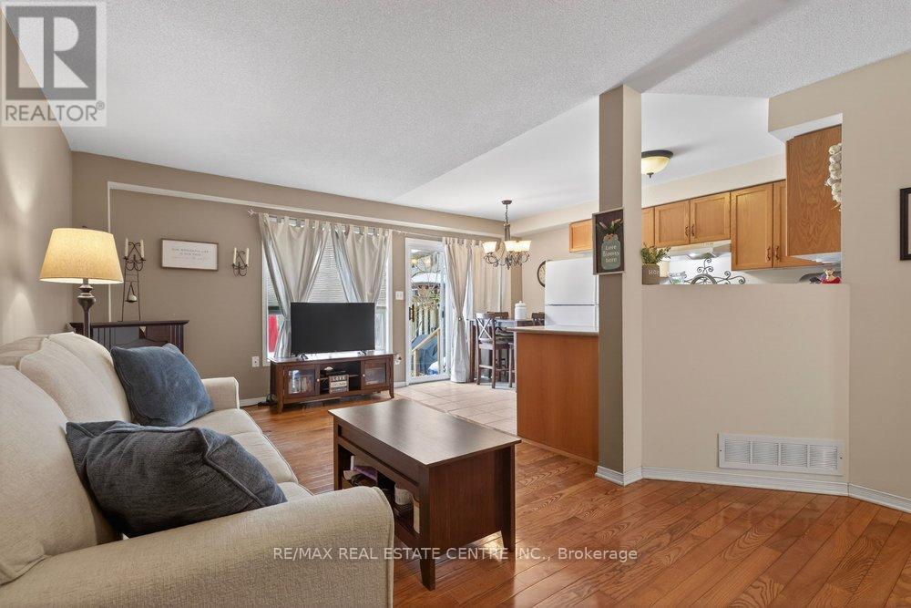 29 - 10 Cadham Boulevard Property Photo 7