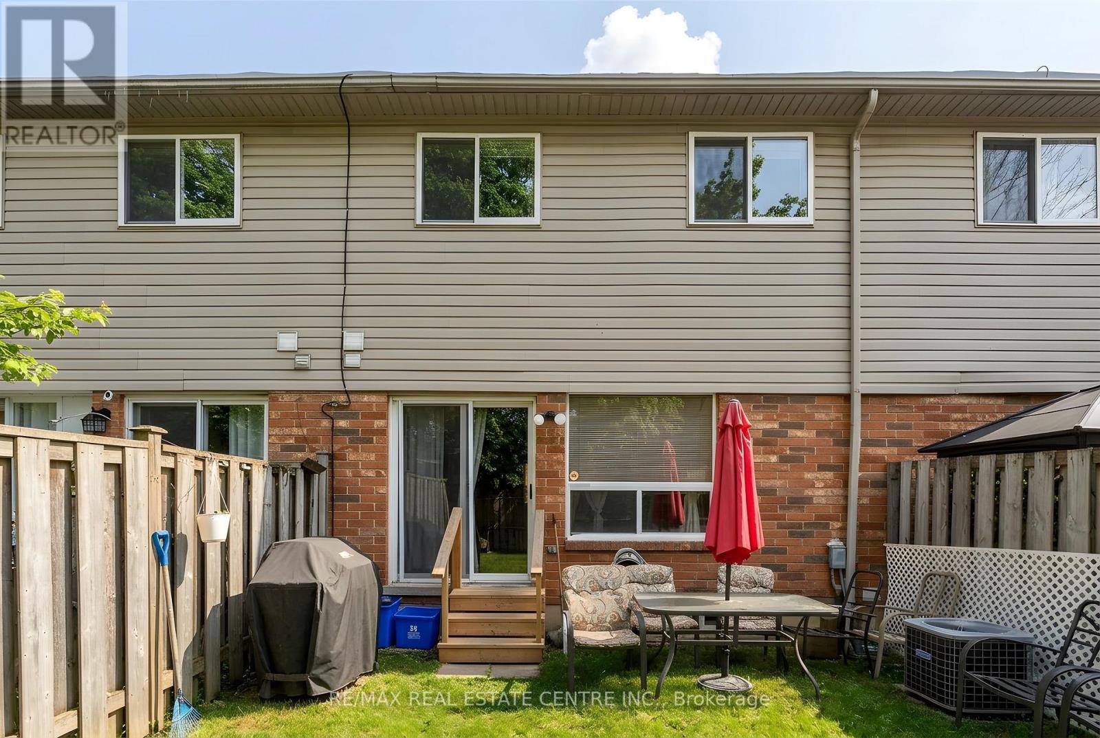 29 - 10 Cadham Boulevard Property Photo 29