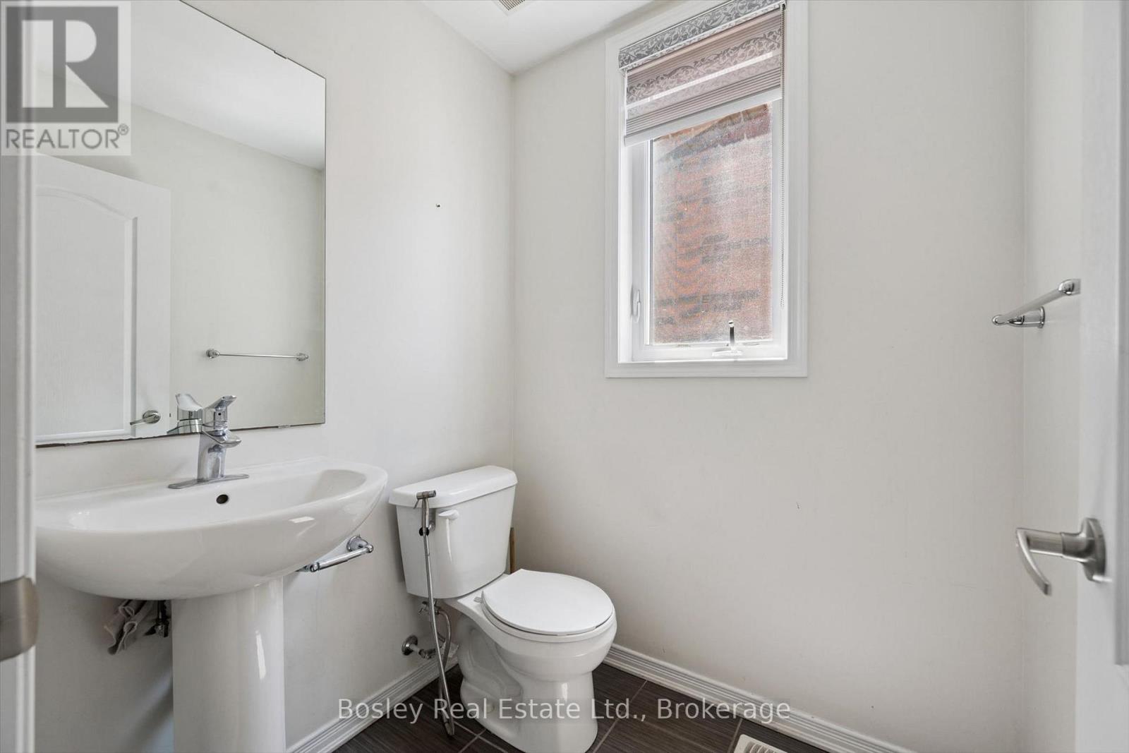 219 Dolman Street W Property Photo 9