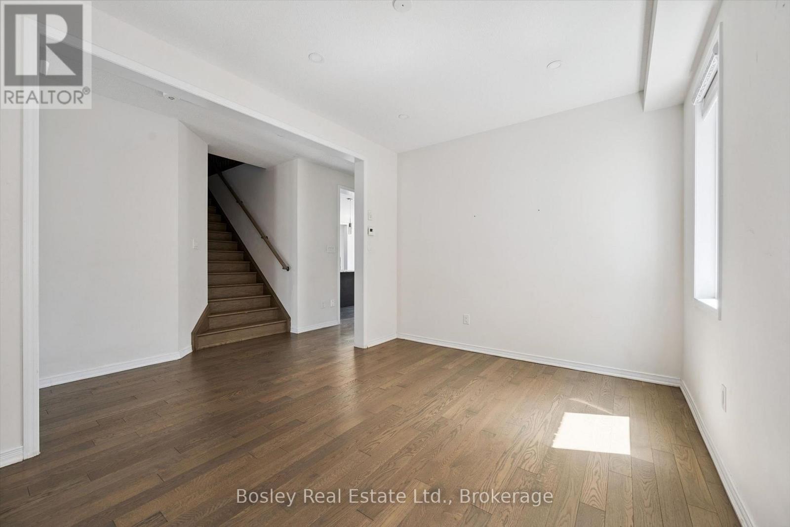219 Dolman Street W Property Photo 12