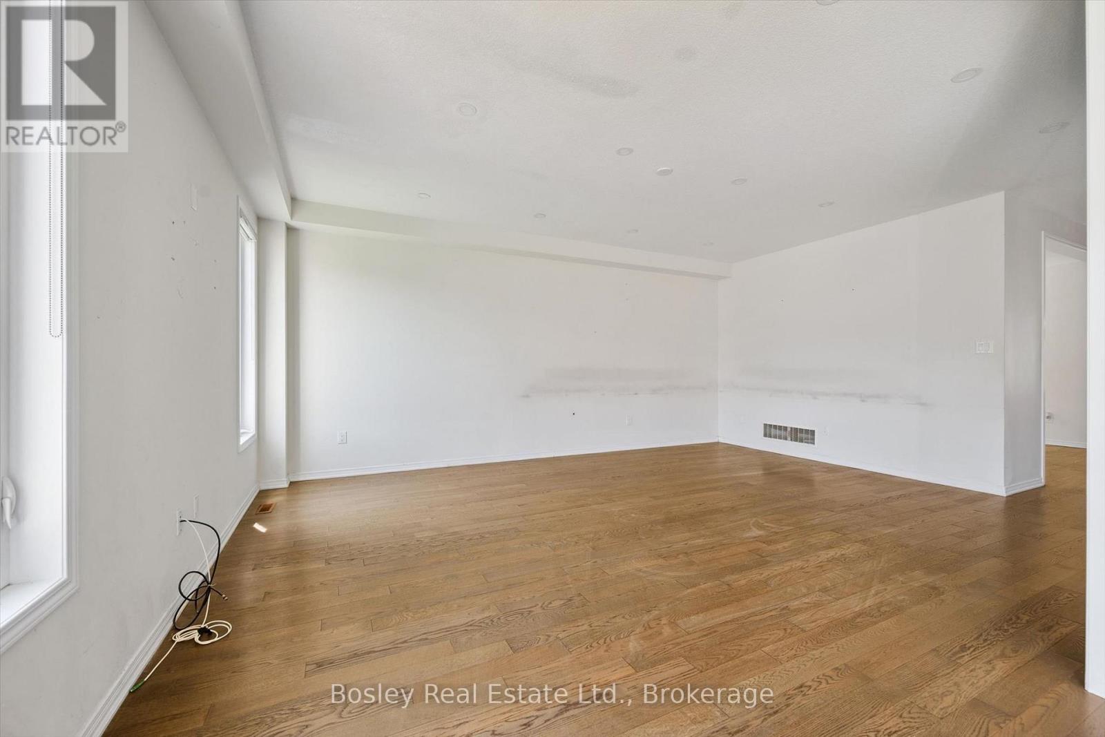 219 Dolman Street W Property Photo 14