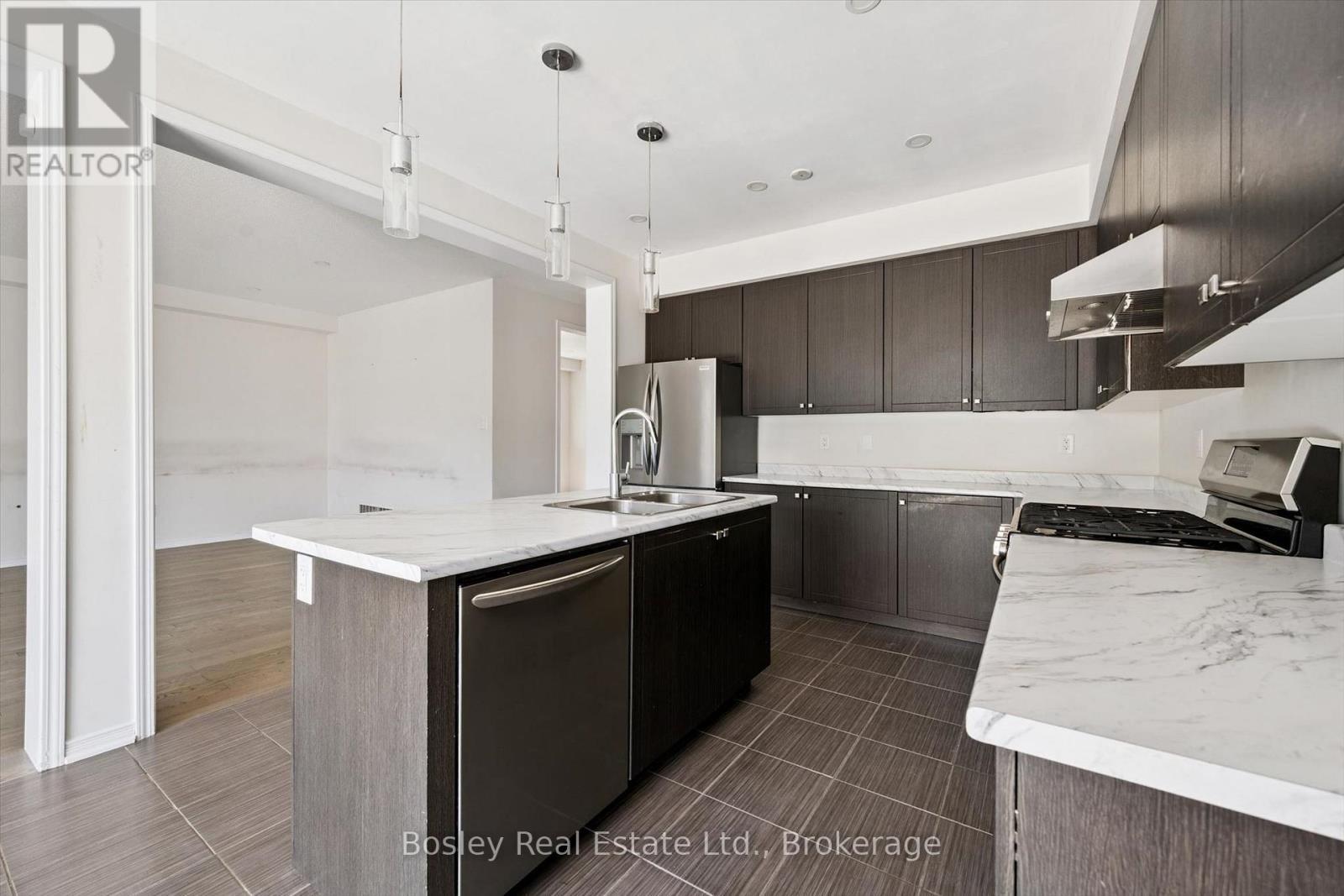 219 Dolman Street W Property Photo 22