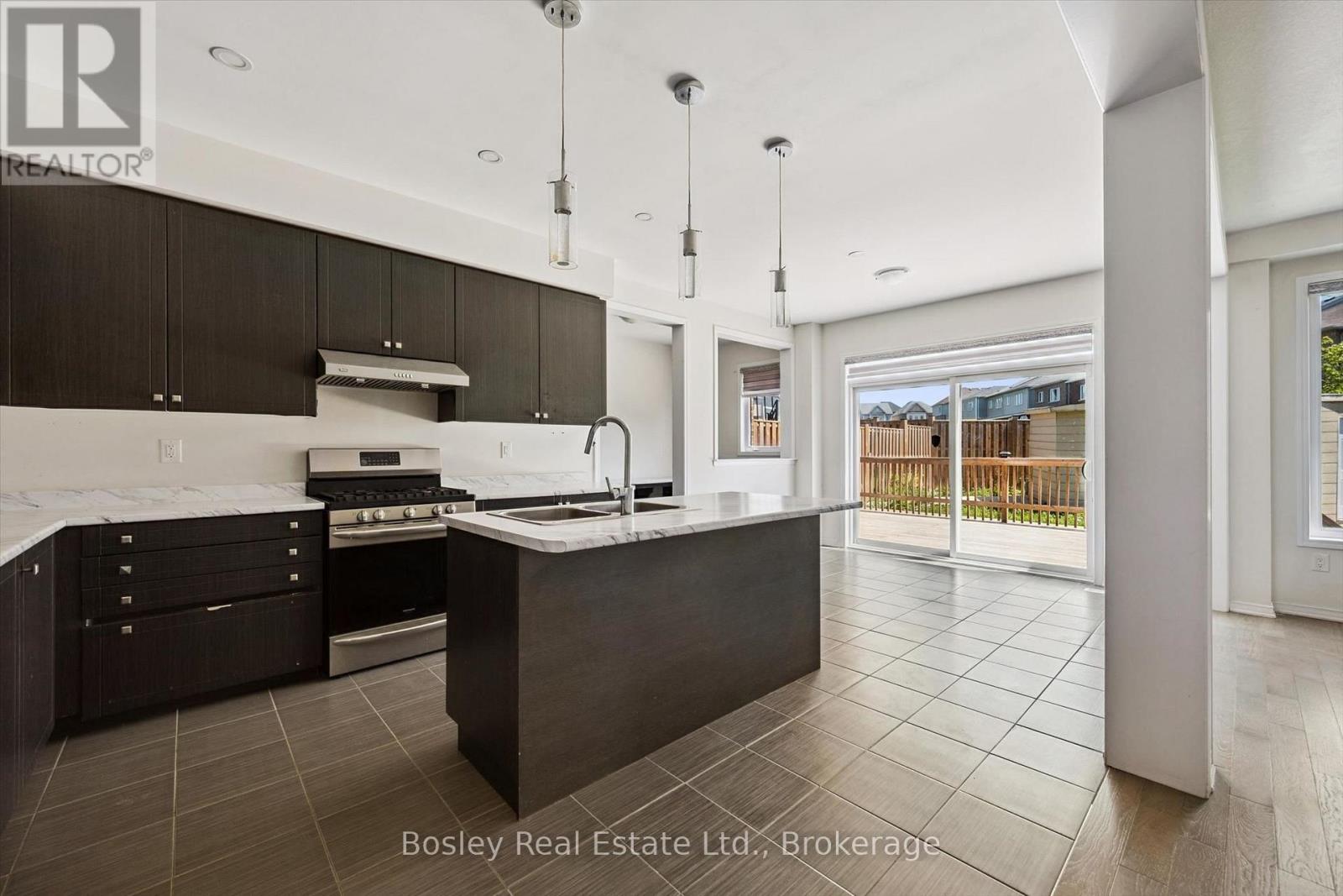 219 Dolman Street W Property Photo 23