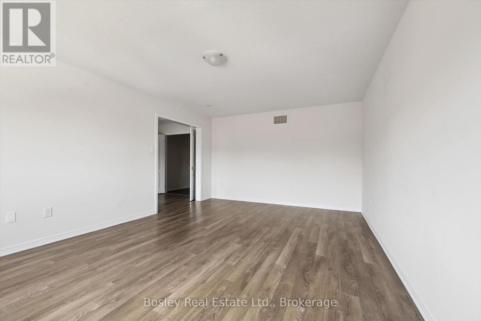 219 Dolman Street W Property Photo 31