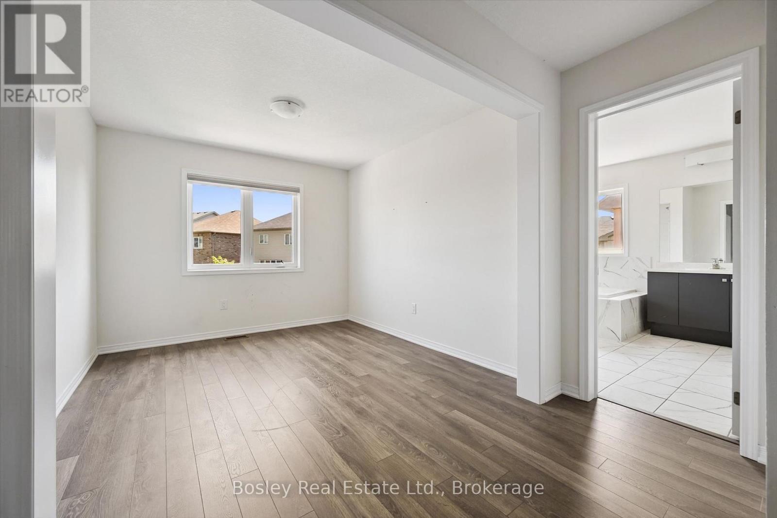 219 Dolman Street W Property Photo 32