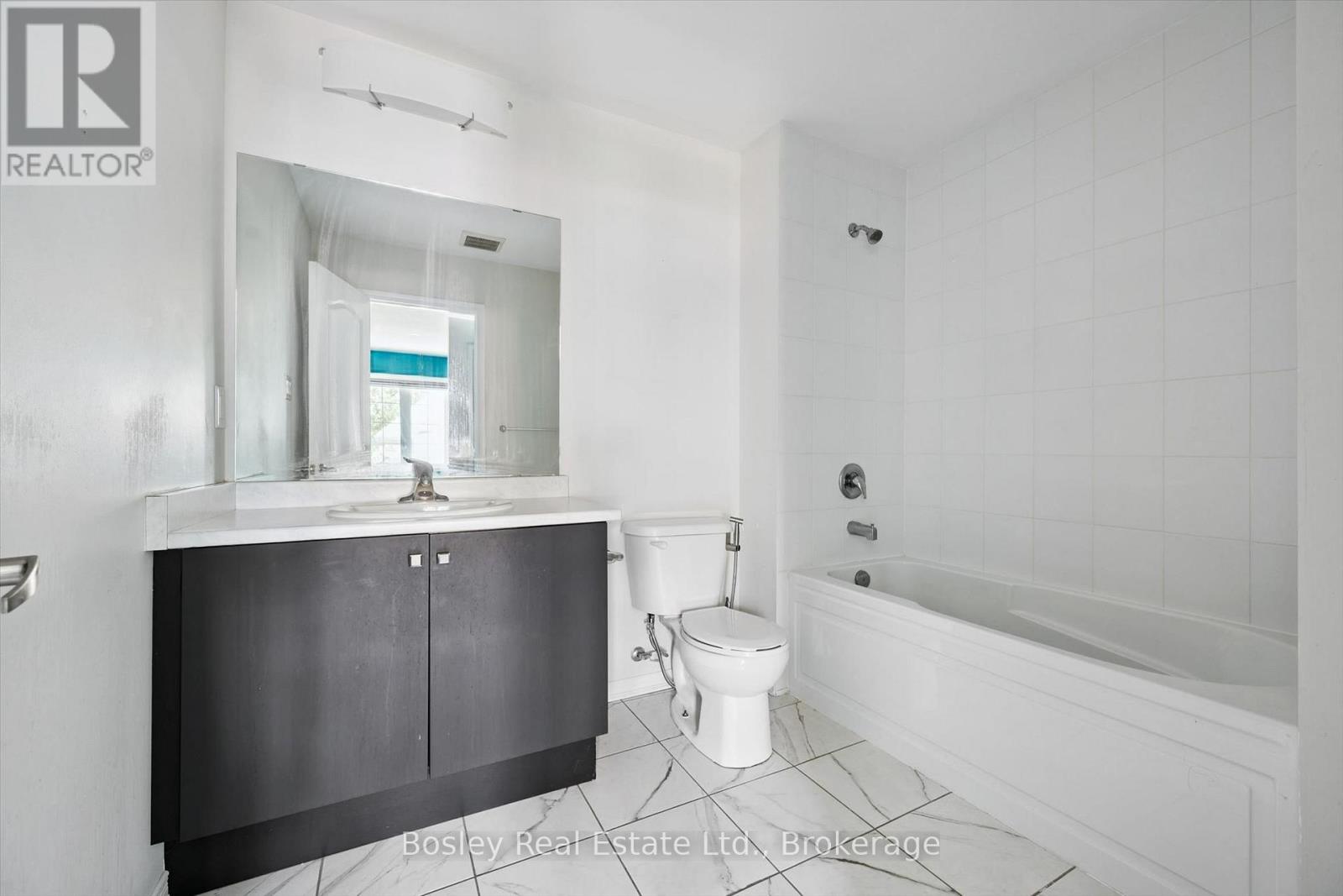 219 Dolman Street W Property Photo 37