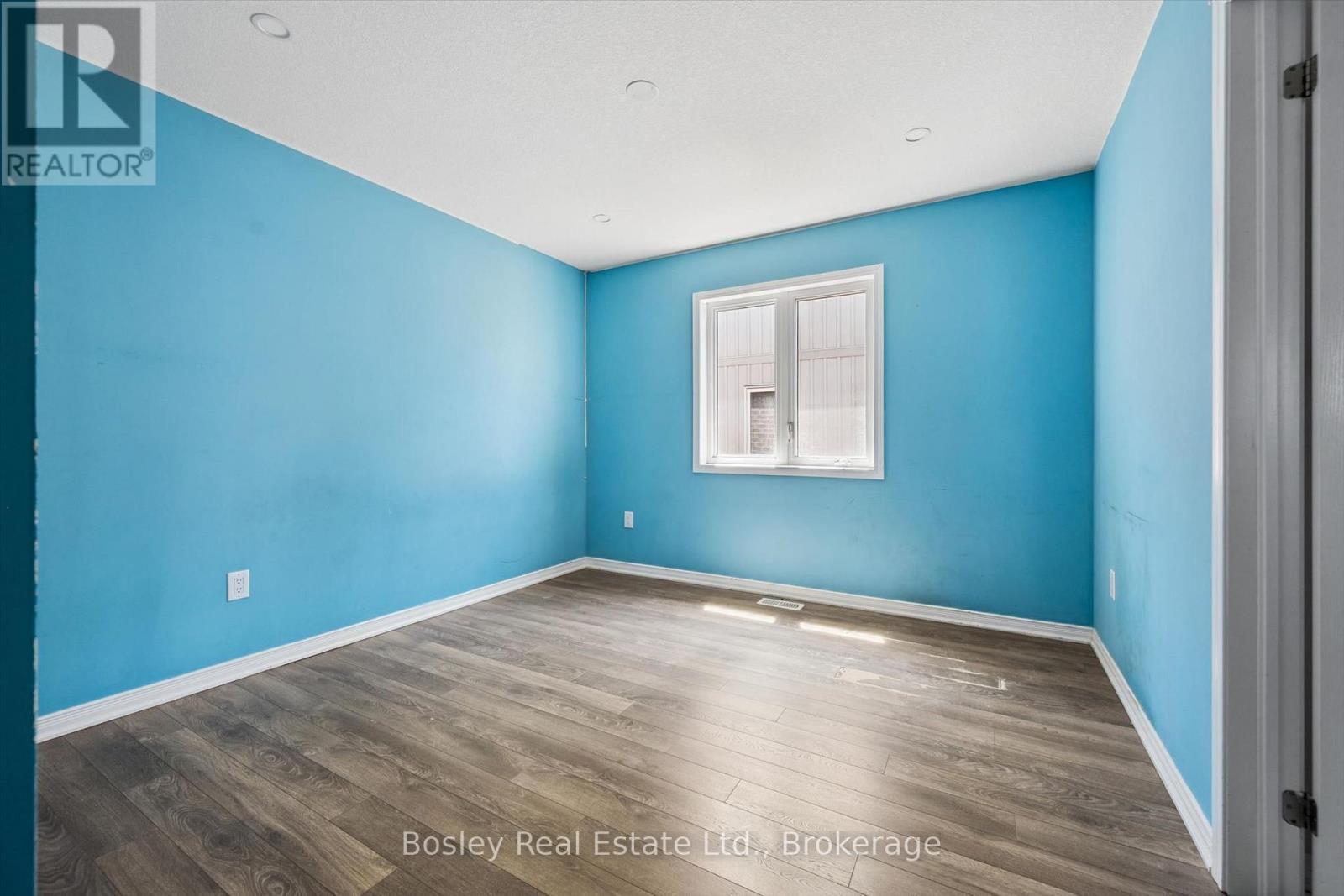 219 Dolman Street W Property Photo 40