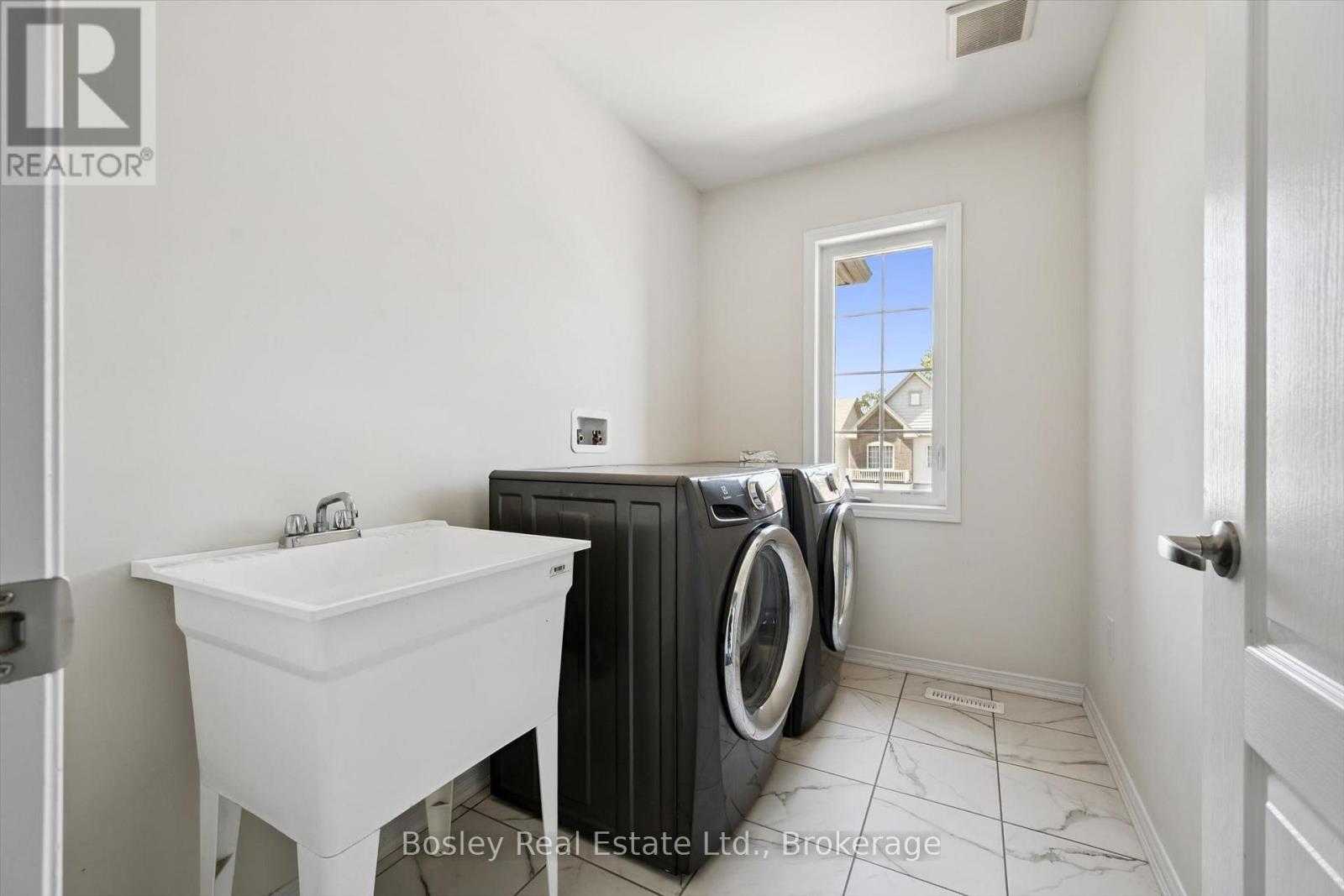 219 Dolman Street W Property Photo 44