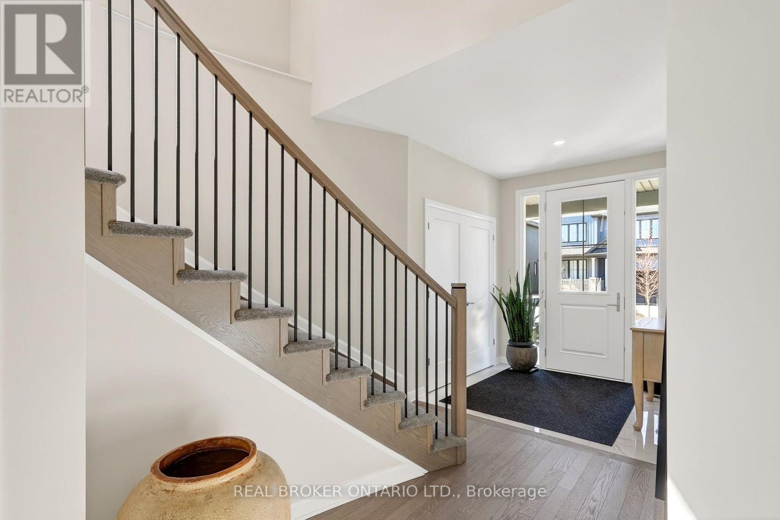 548 Anchor Circle Property Photo 3