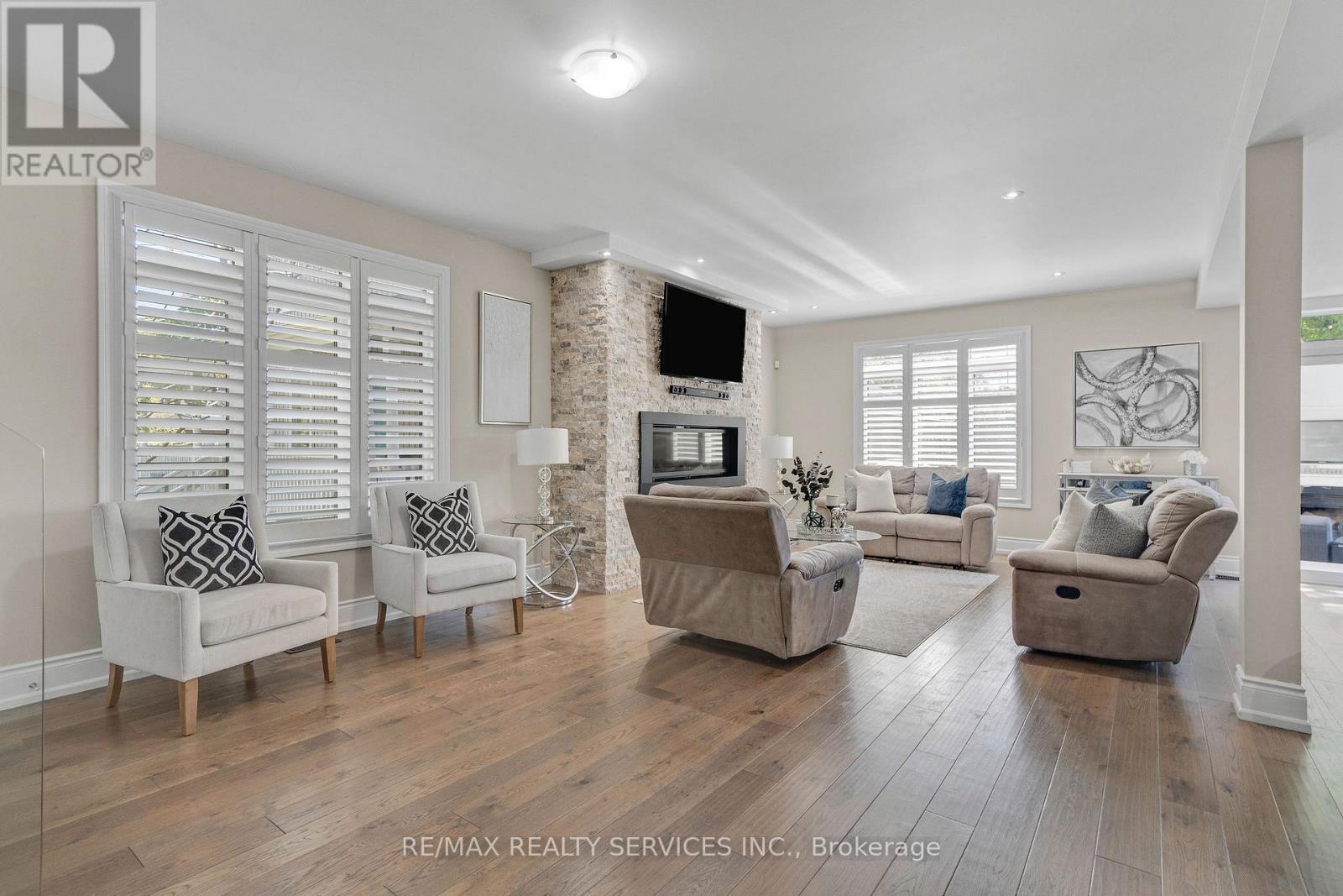 958 Beach Boulevard Property Photo 7