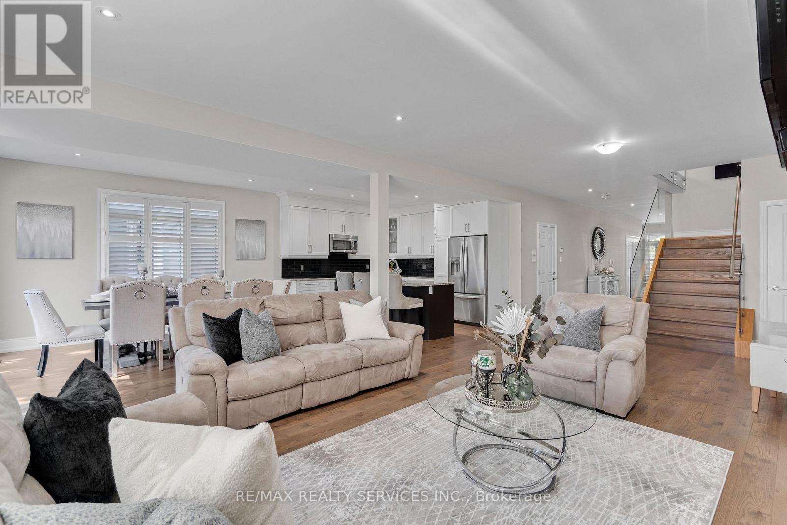 958 Beach Boulevard Property Photo 8