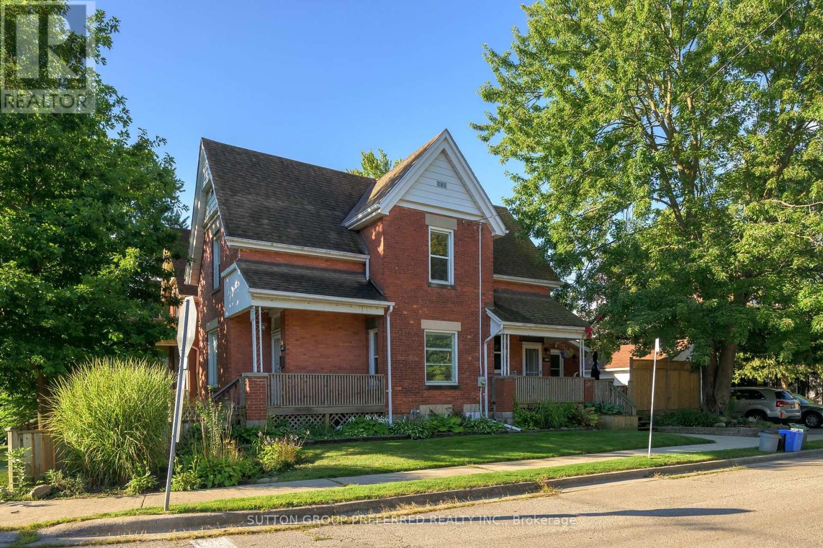 447 Woodman Avenue Property Photo 2