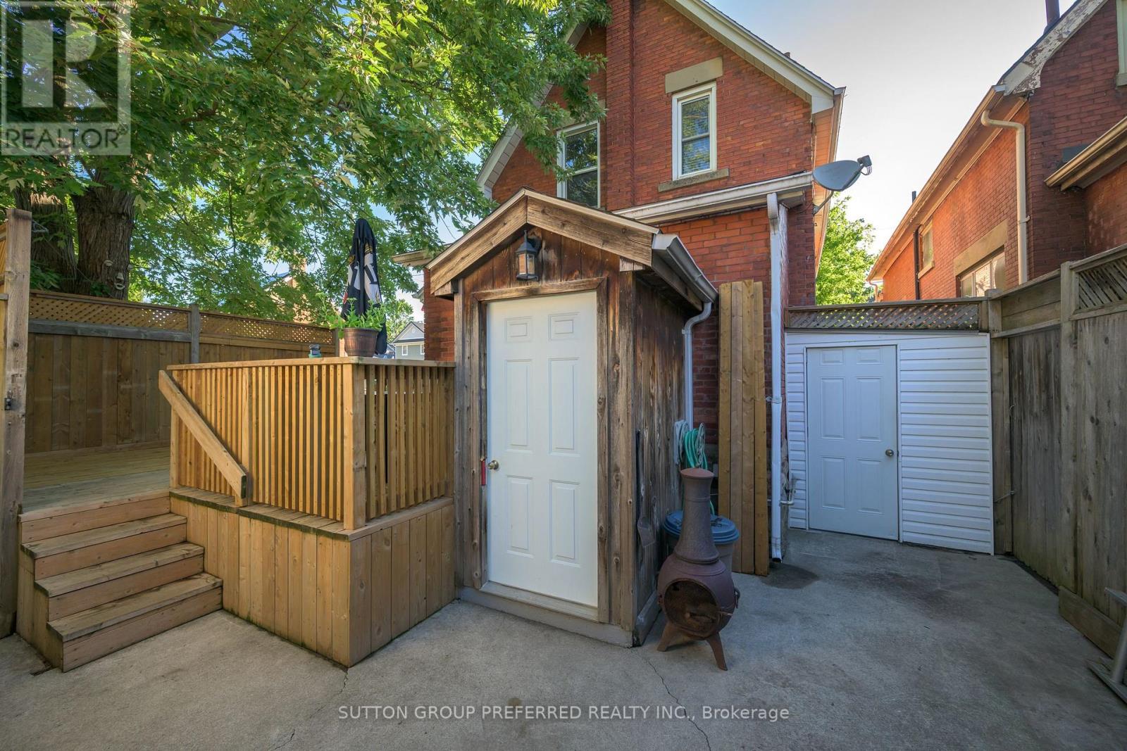 447 Woodman Avenue Property Photo 6