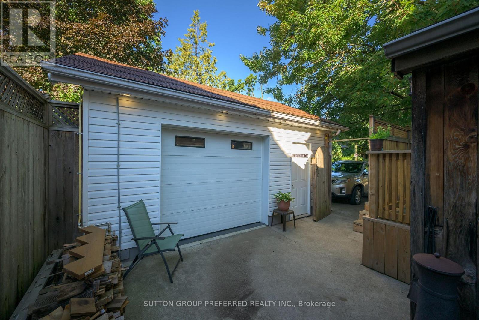 447 Woodman Avenue Property Photo 7