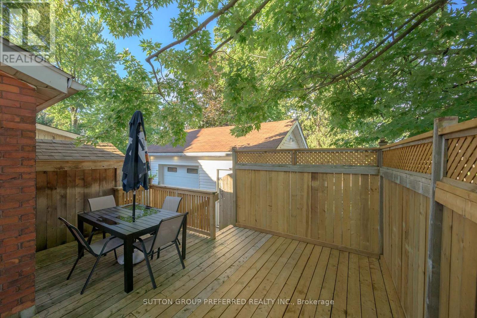 447 Woodman Avenue Property Photo 9