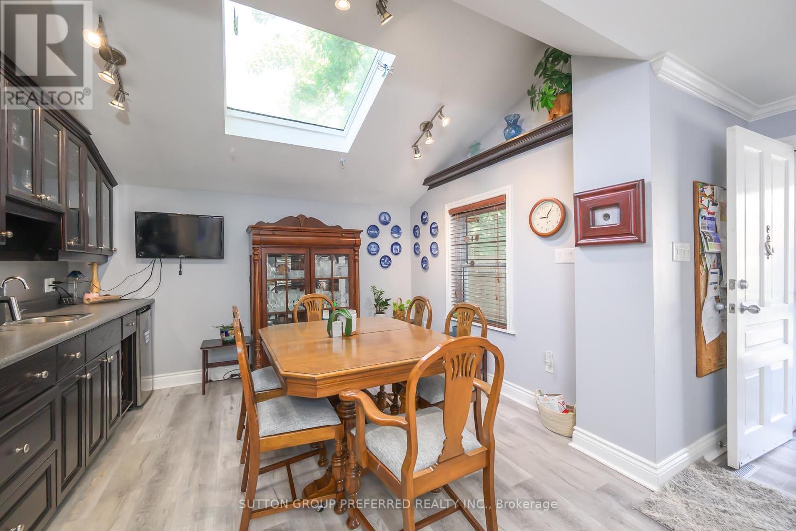 447 Woodman Avenue Property Photo 18