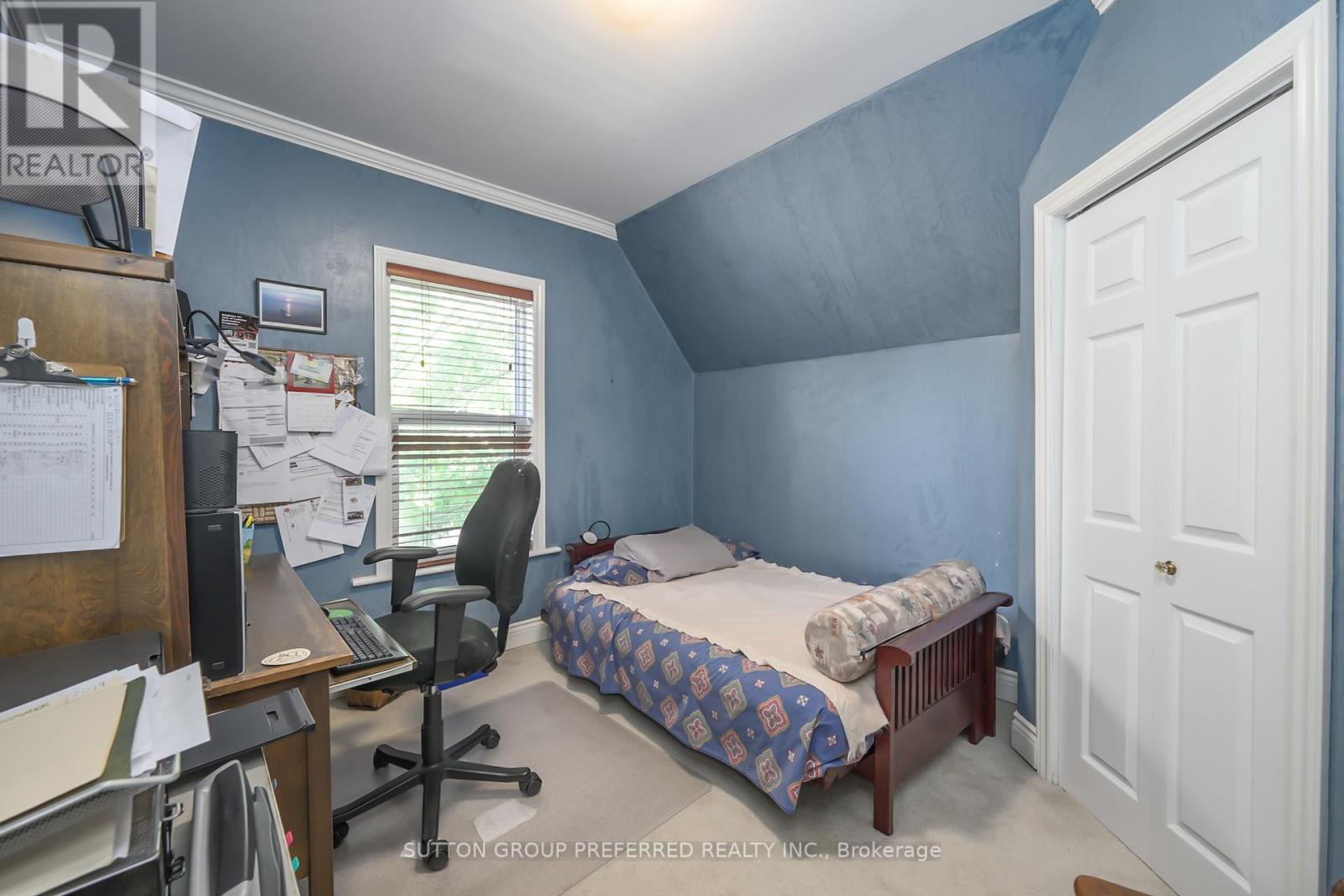 447 Woodman Avenue Property Photo 25