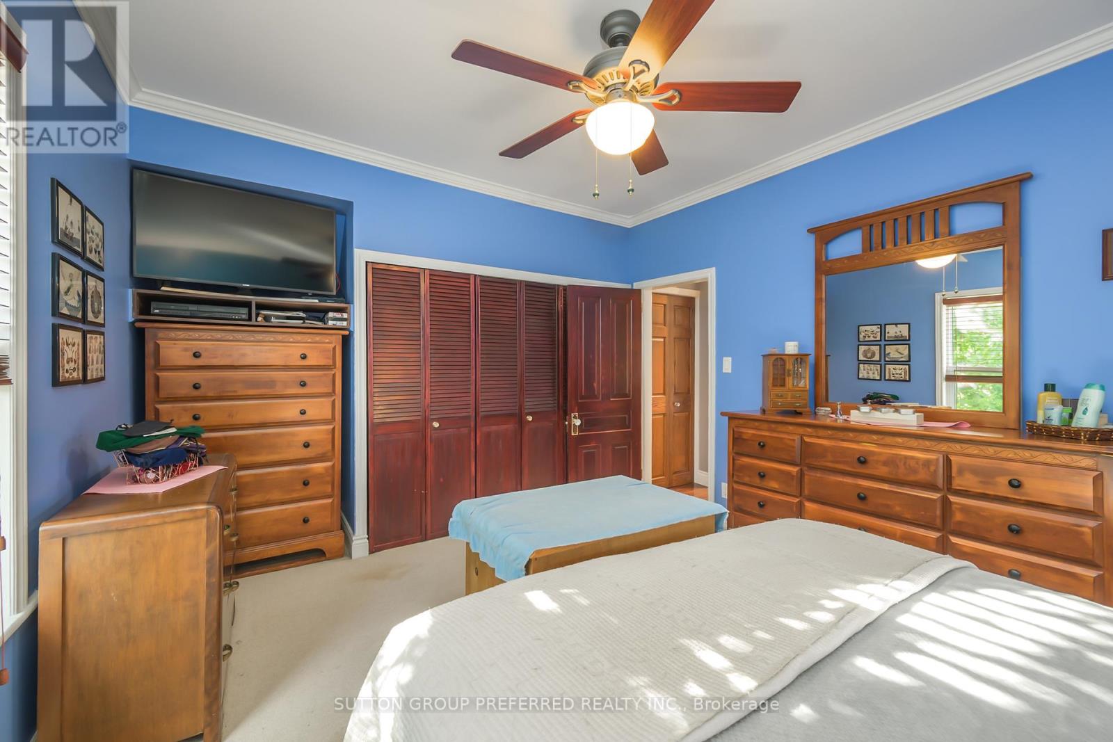 447 Woodman Avenue Property Photo 28