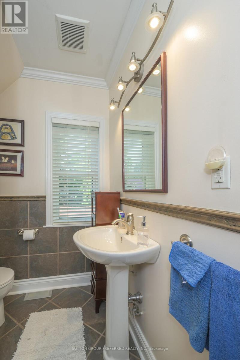 447 Woodman Avenue Property Photo 29