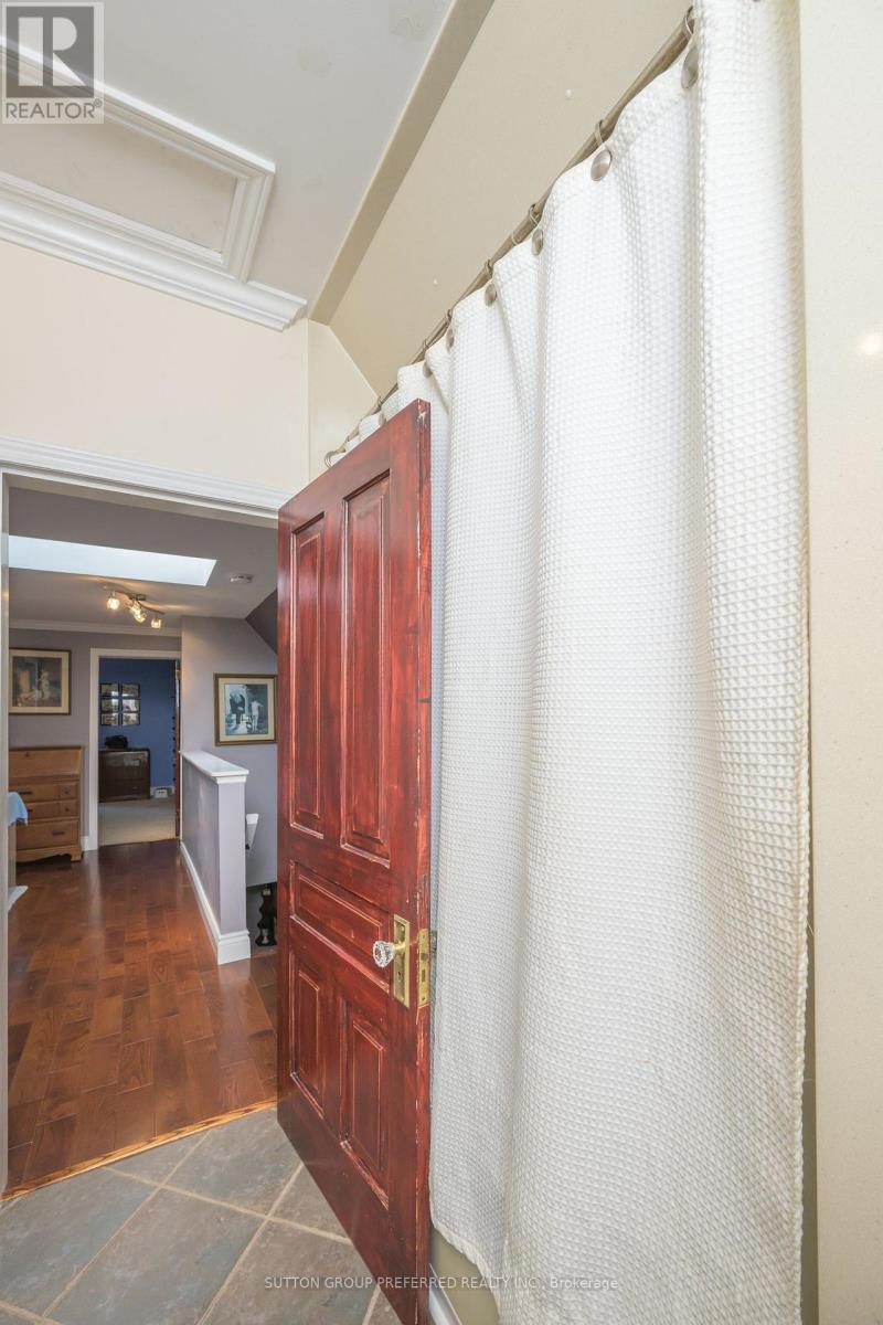 447 Woodman Avenue Property Photo 30
