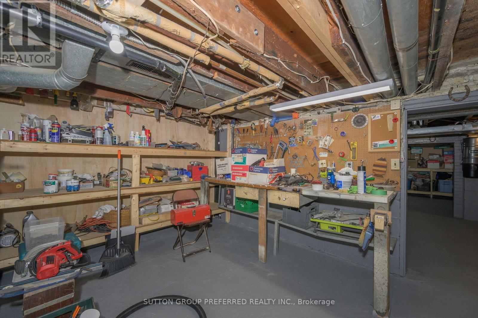 447 Woodman Avenue Property Photo 31