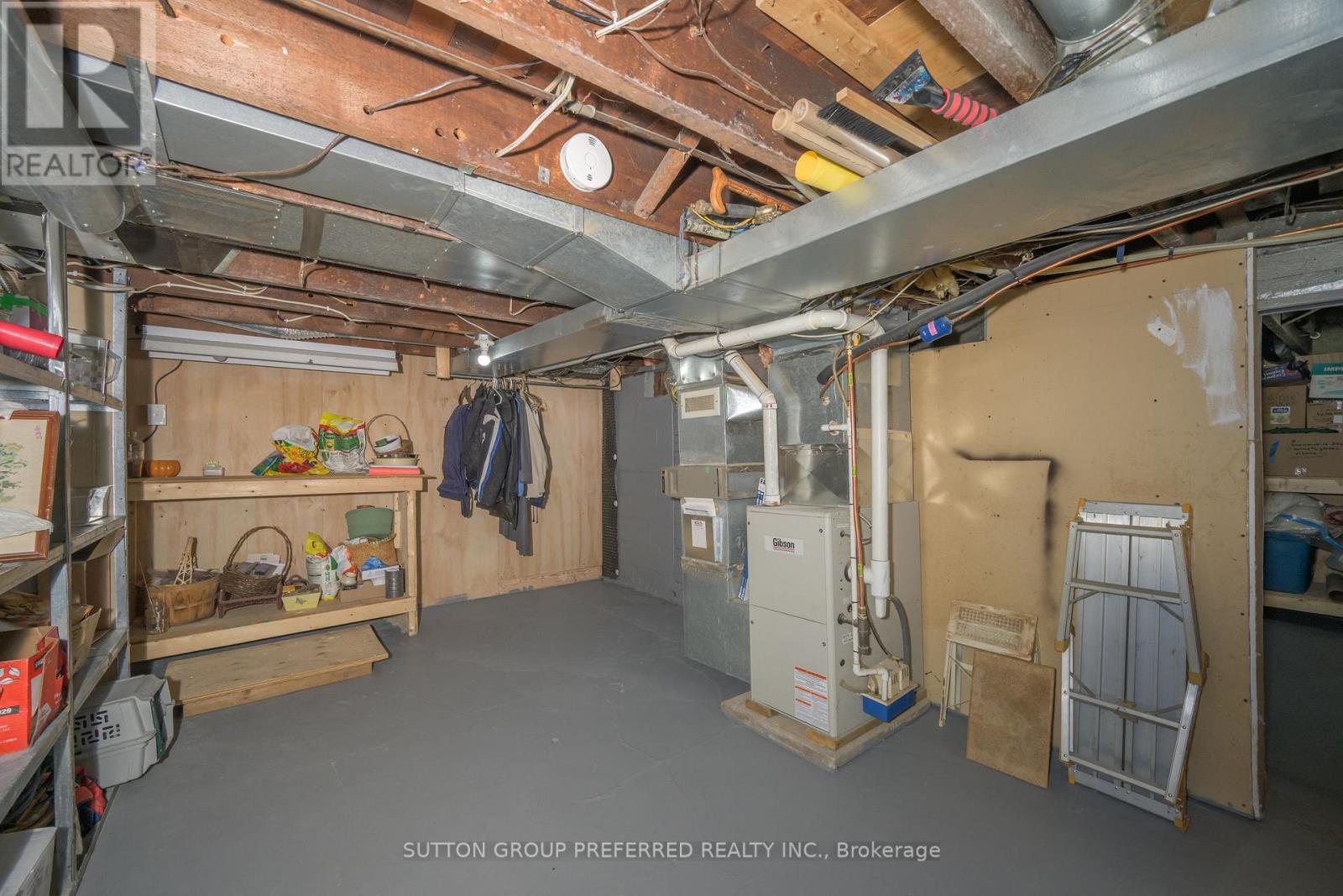 447 Woodman Avenue Property Photo 32