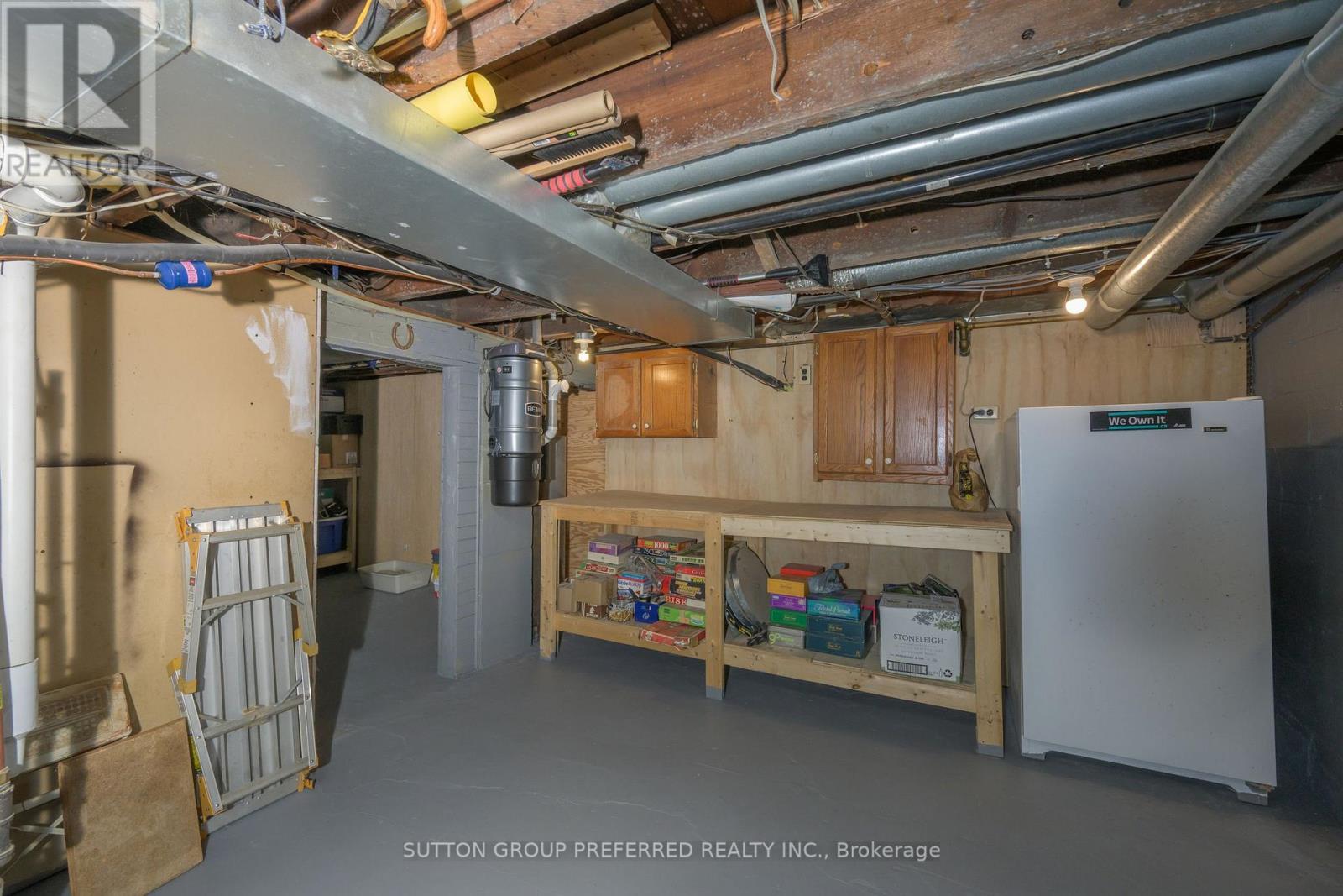 447 Woodman Avenue Property Photo 33