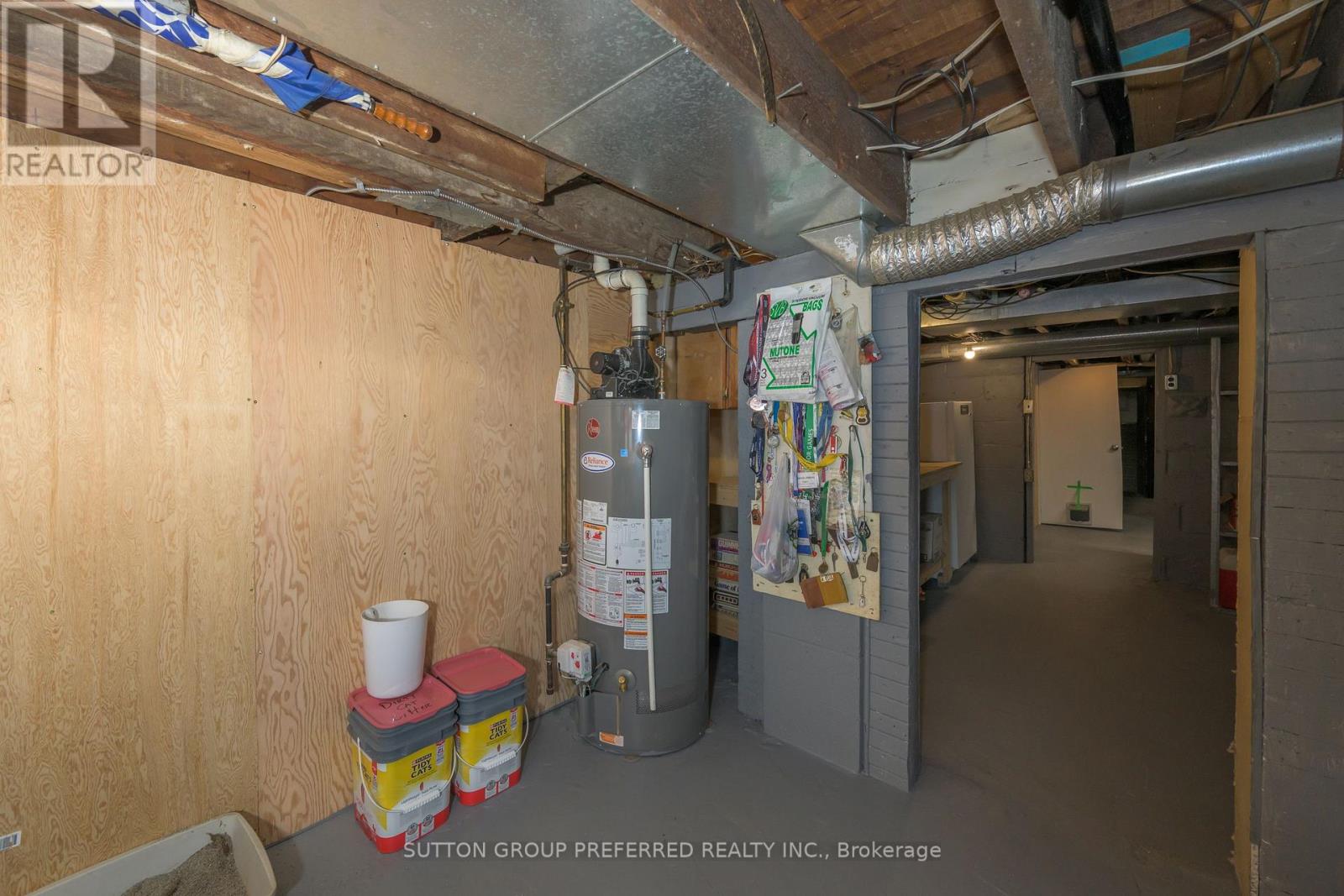 447 Woodman Avenue Property Photo 35