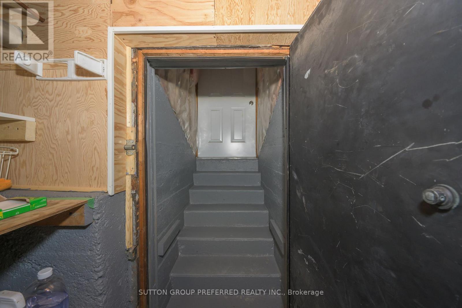 447 Woodman Avenue Property Photo 37
