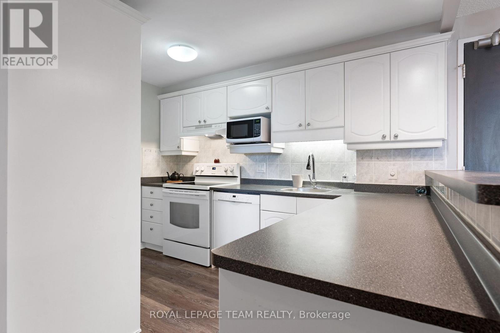 1402 - 415 Greenview Avenue Property Photo 11