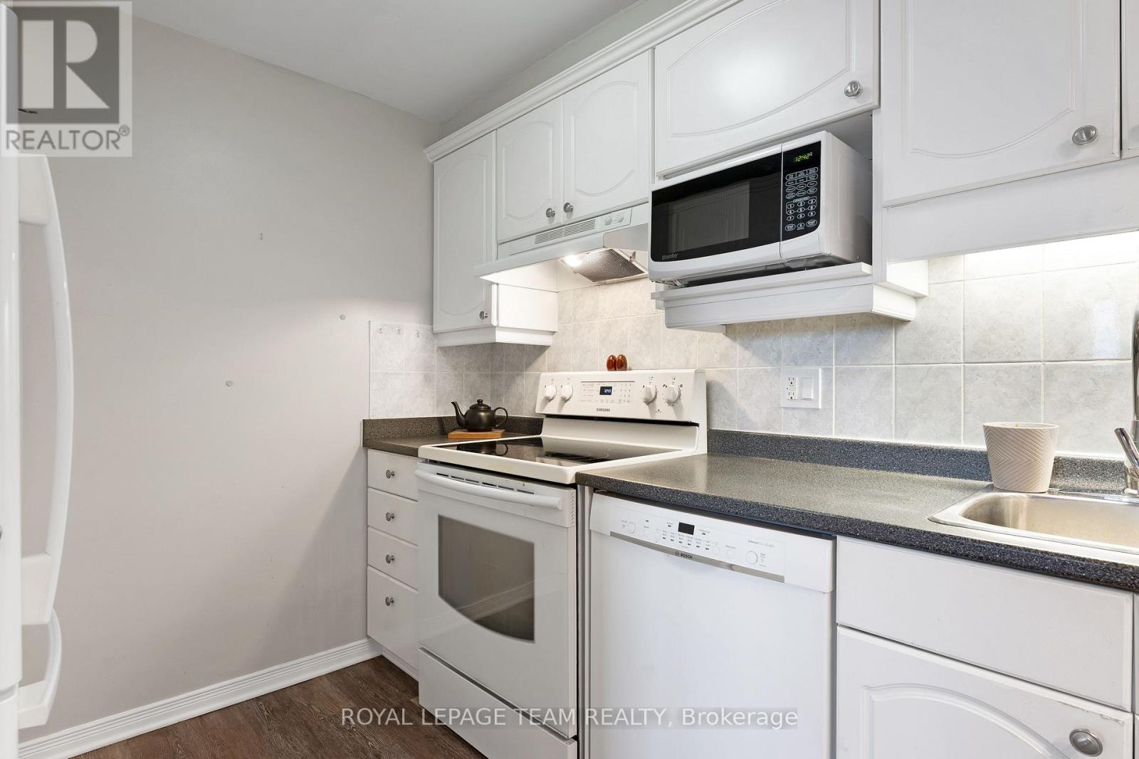 1402 - 415 Greenview Avenue Property Photo 12