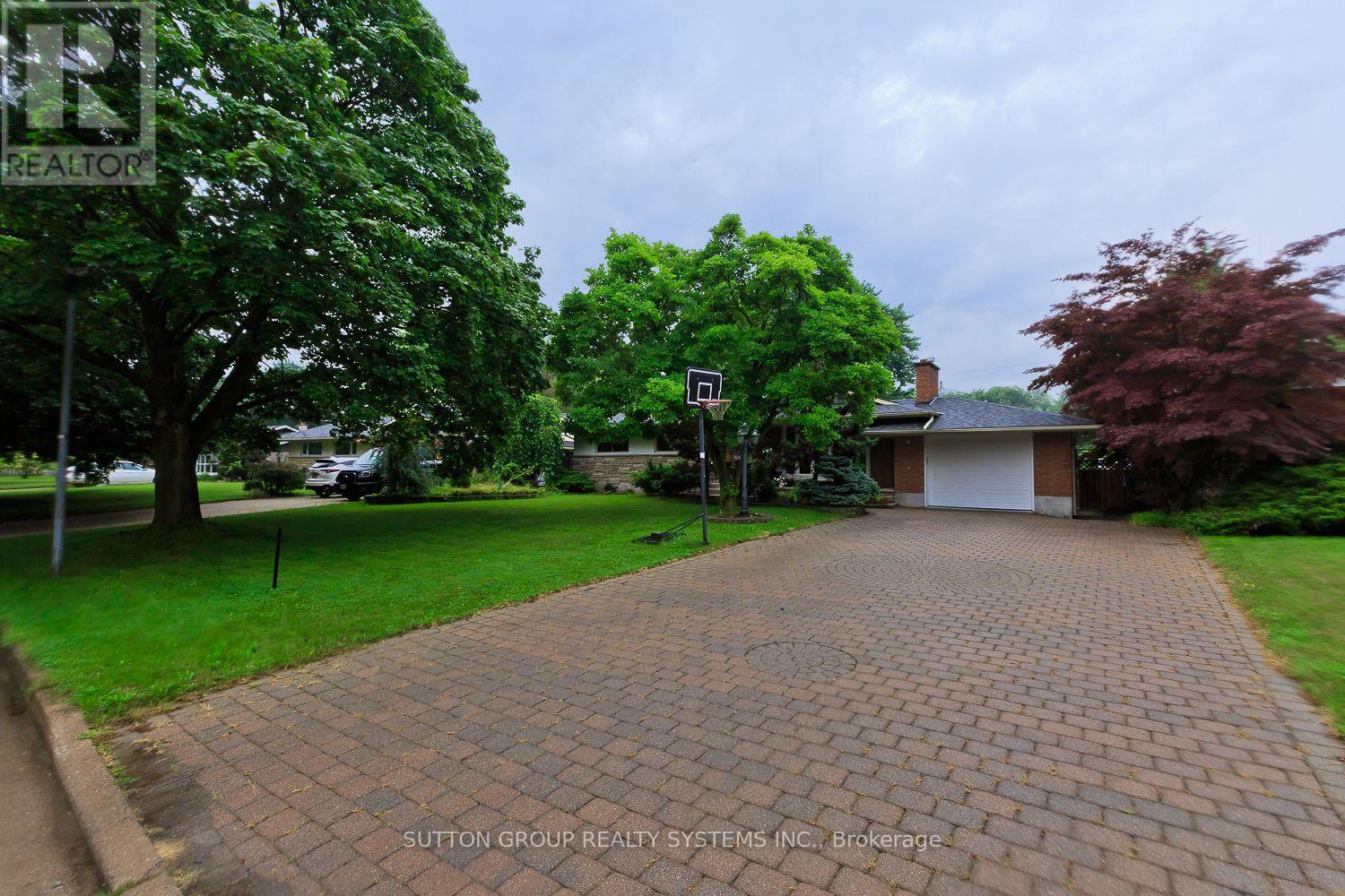 55 Richelieu Drive Property Photo 3