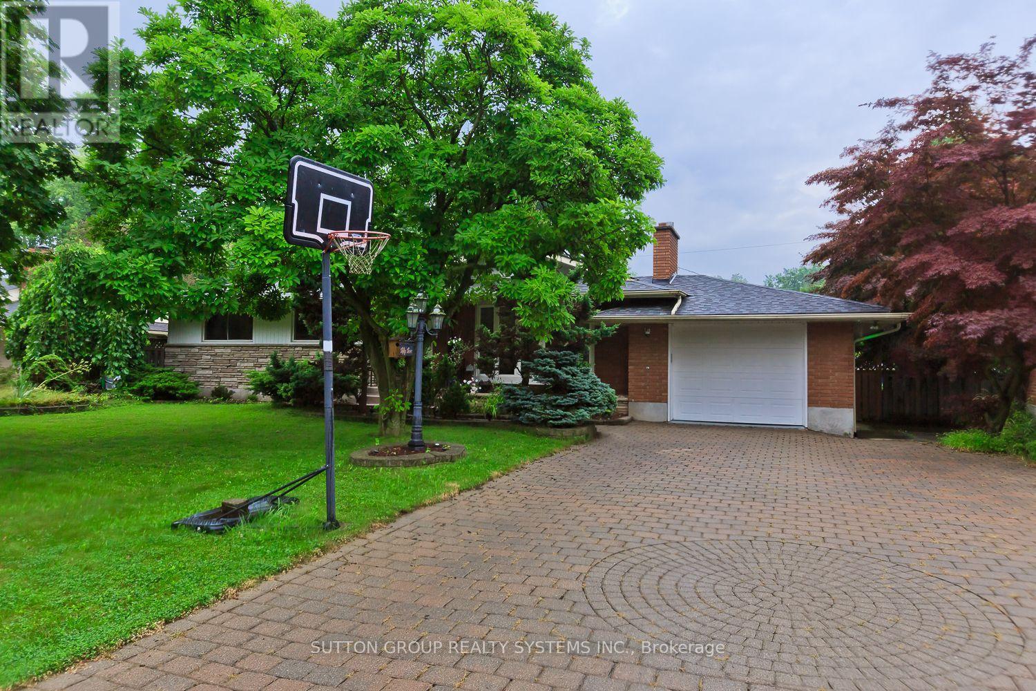 55 Richelieu Drive Property Photo 4