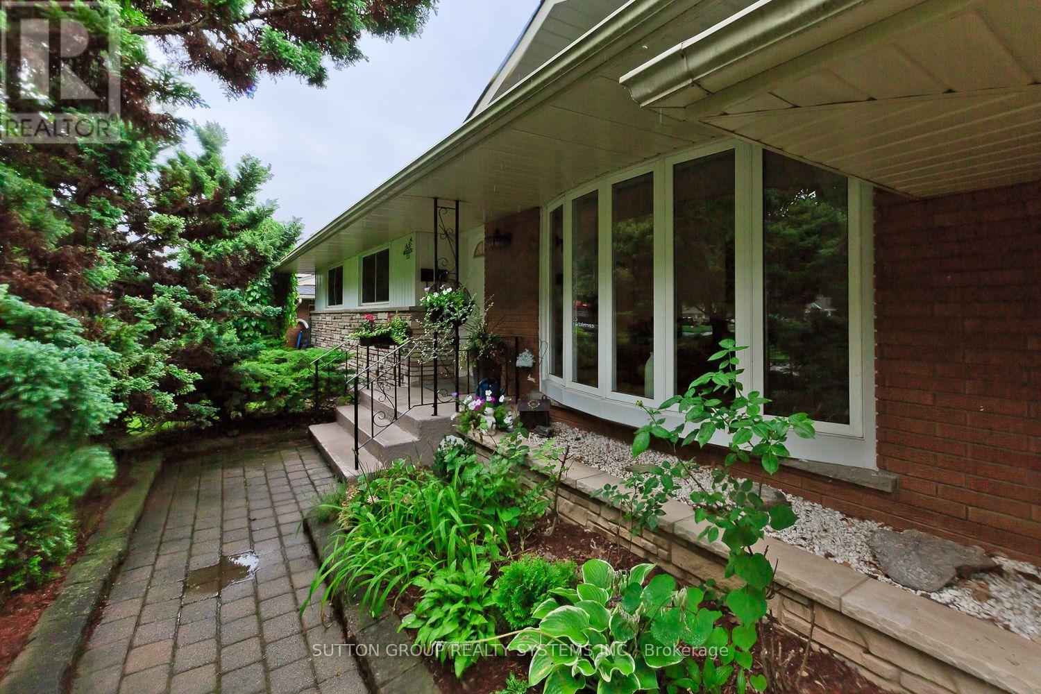 55 Richelieu Drive Property Photo 6