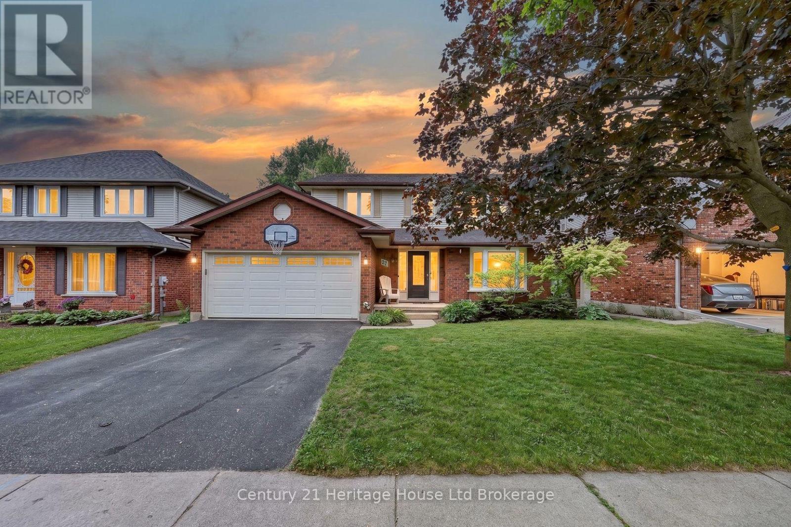 27 SIOUX CRESCENT Property Photo 1
