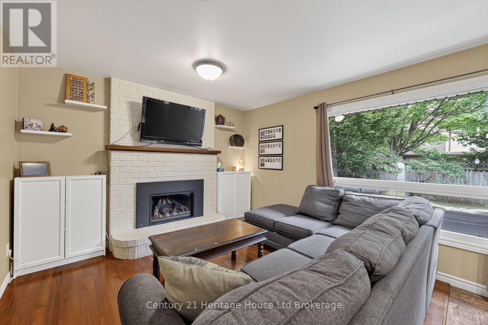 27 Sioux Crescent Property Photo 2