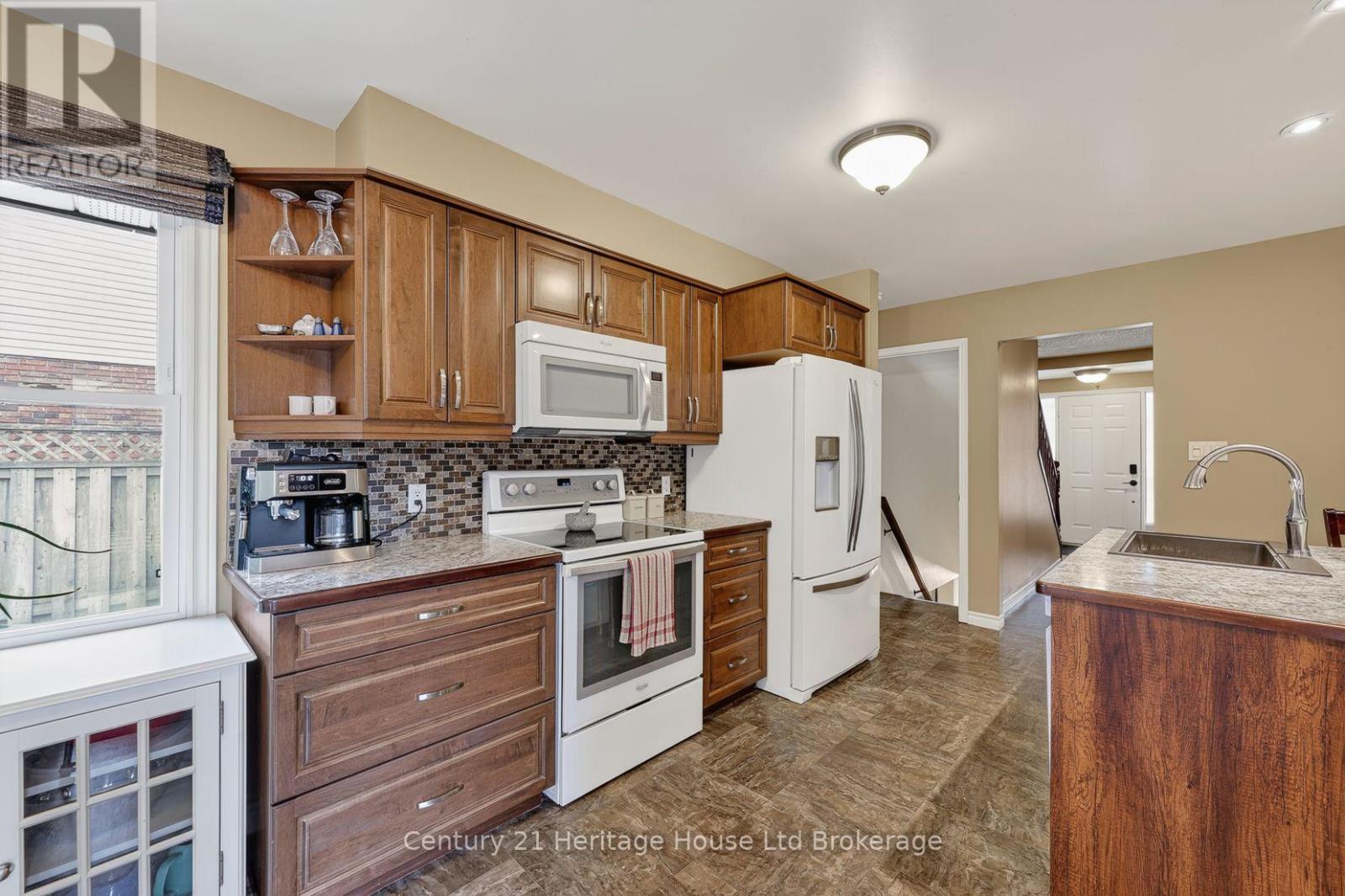 27 Sioux Crescent Property Photo 3