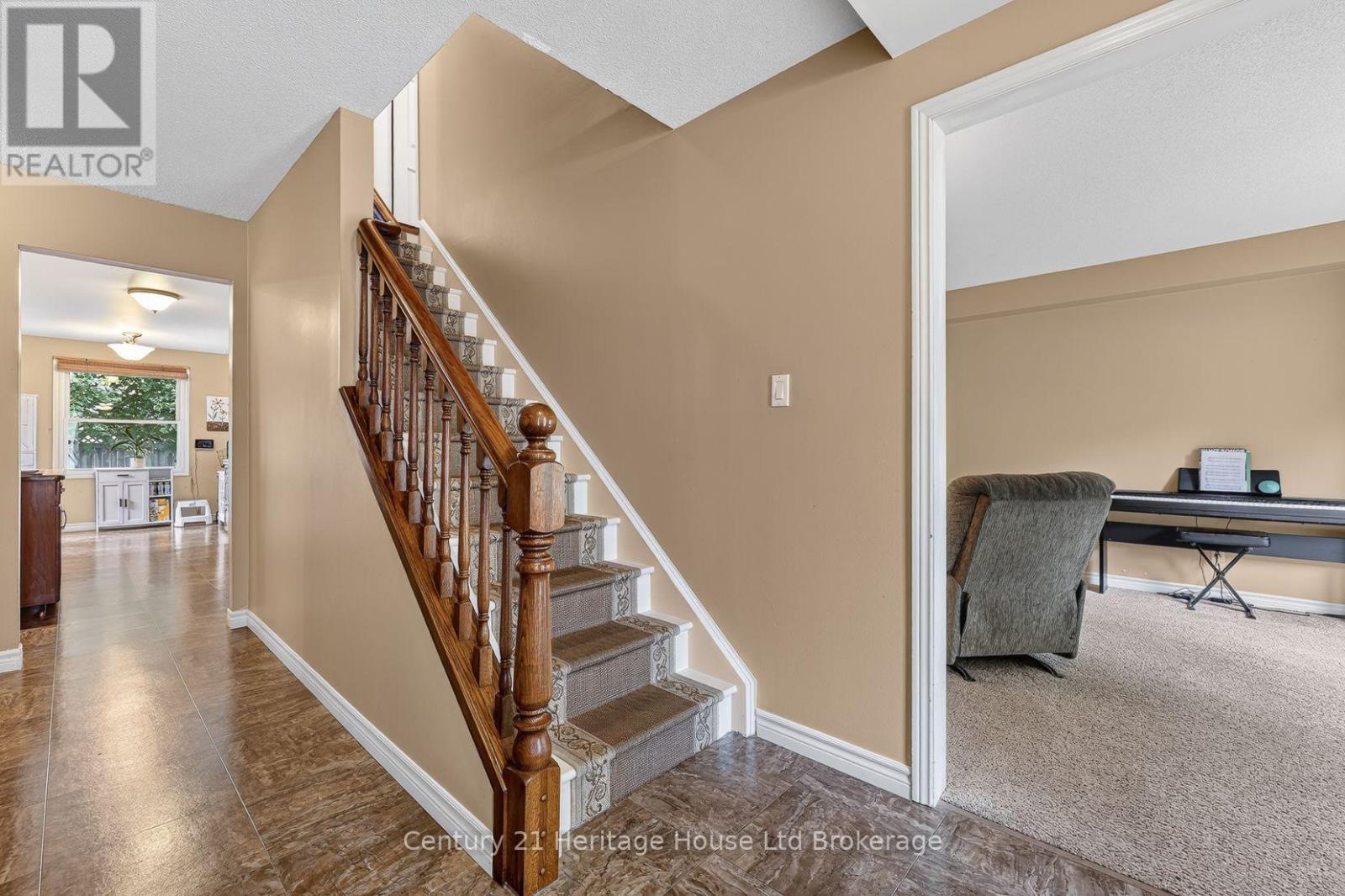 27 Sioux Crescent Property Photo 10