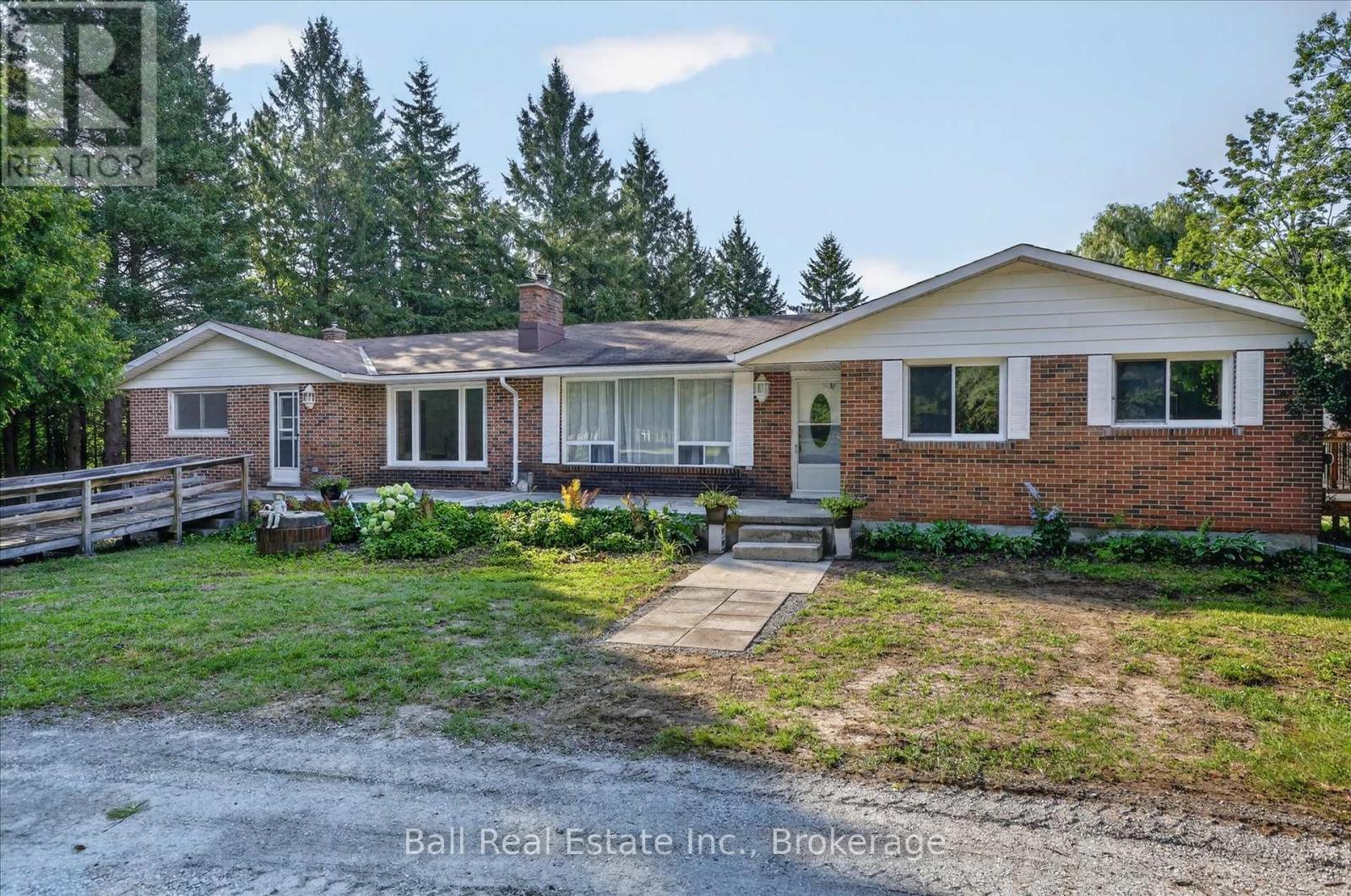 751 Ford Crescent Property Photo 1