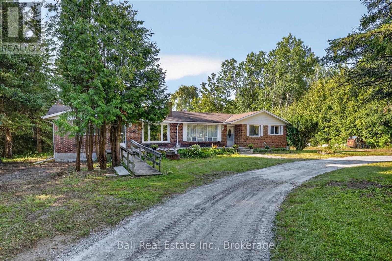 751 Ford Crescent Property Photo 3