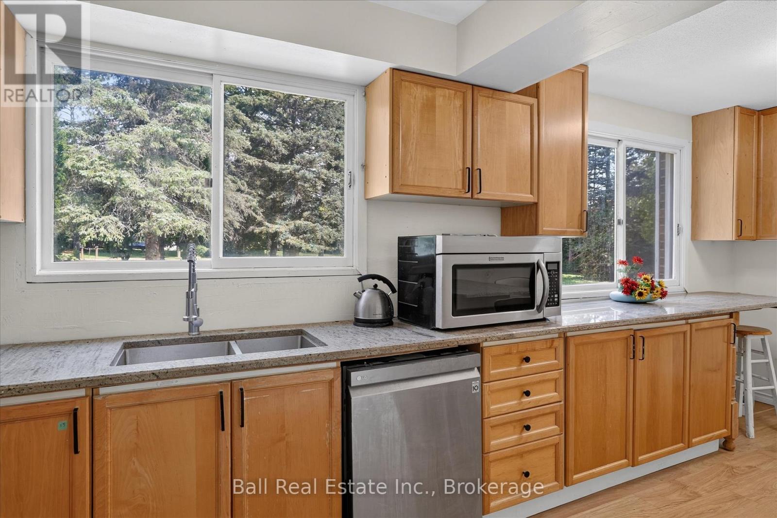 751 Ford Crescent Property Photo 15
