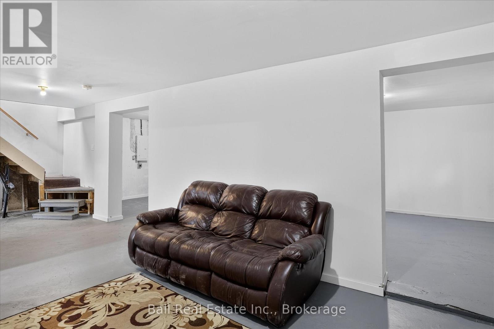 751 Ford Crescent Property Photo 32