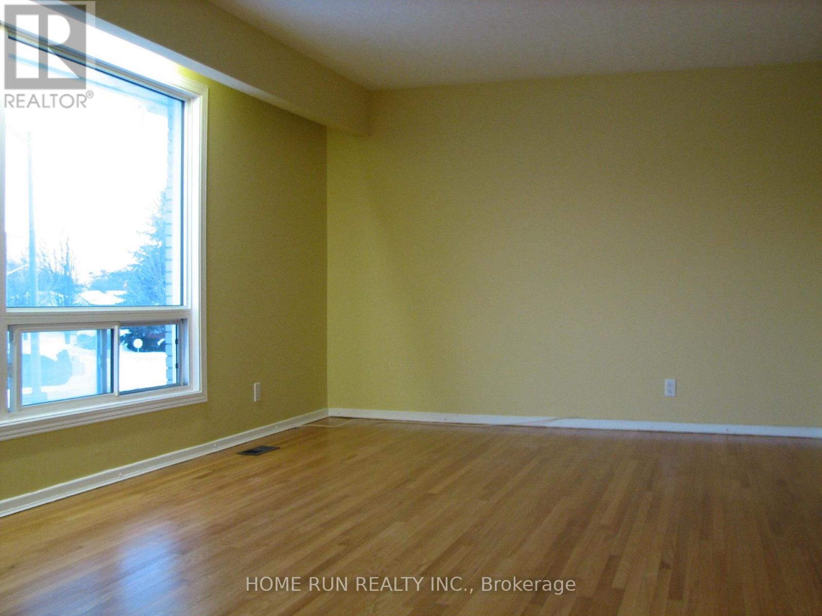 1023 Meadowlands Drive Property Photo 9