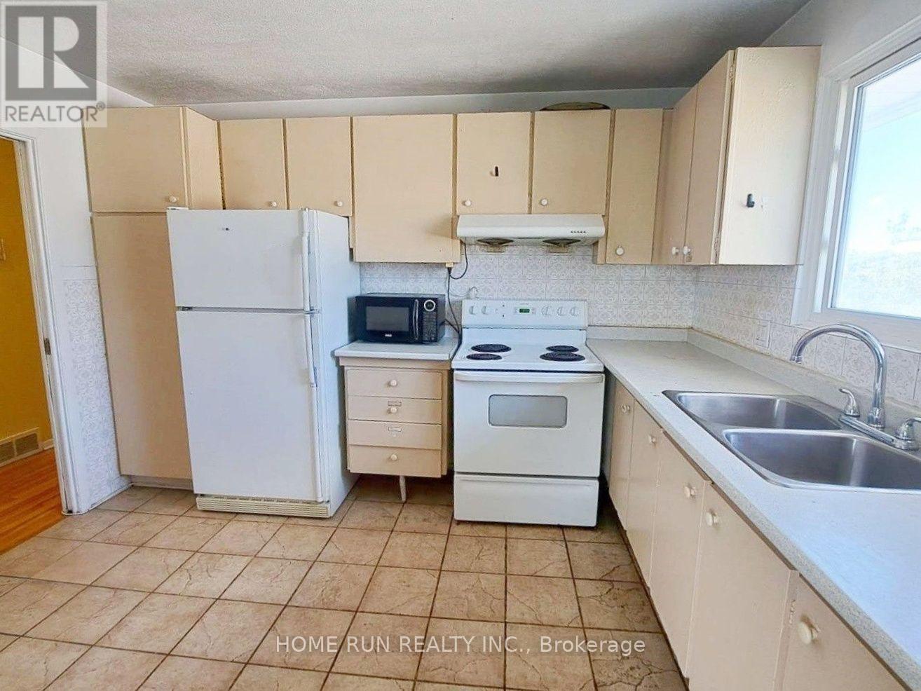 1023 Meadowlands Drive Property Photo 12