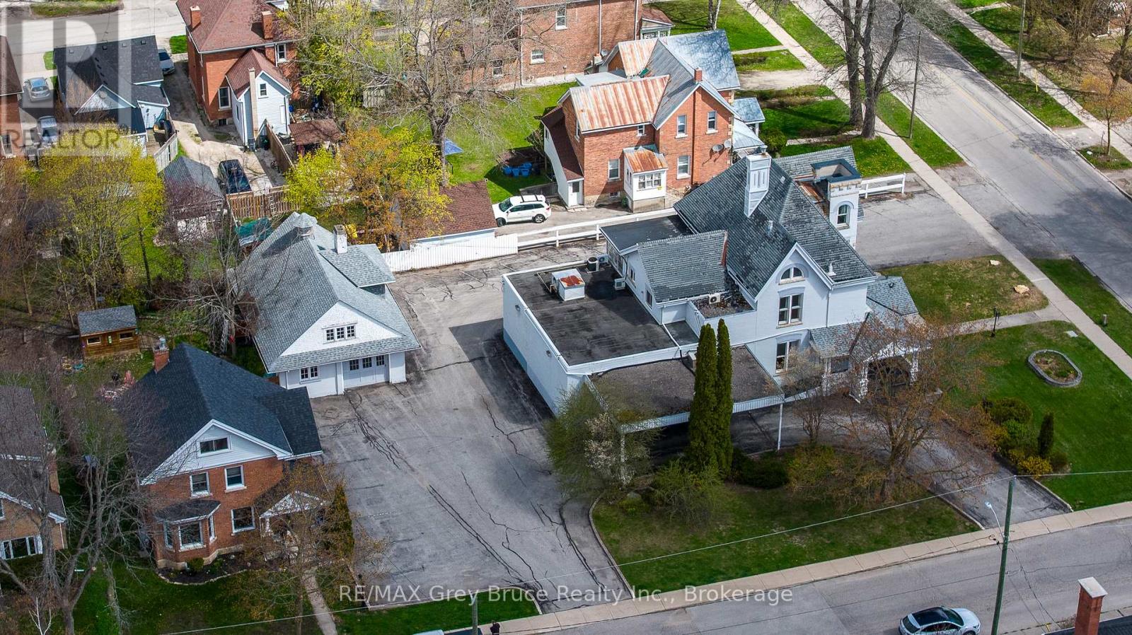 1178 4th Avenue W Property Photo 8